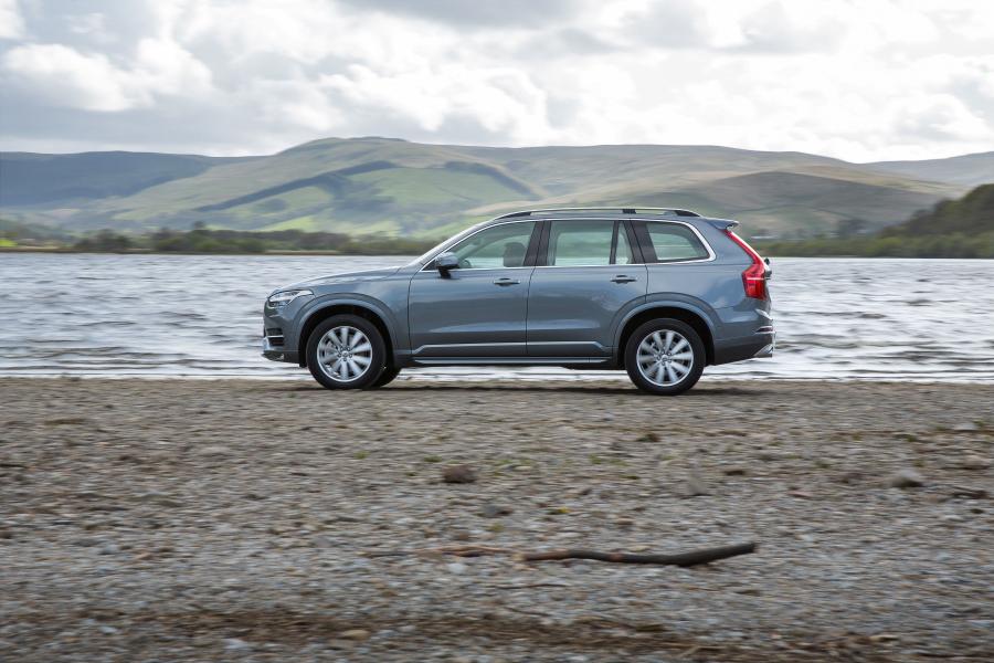  Volvo XC90 D5 Momentum 2015 года  (UK) (фото 4 из 30)